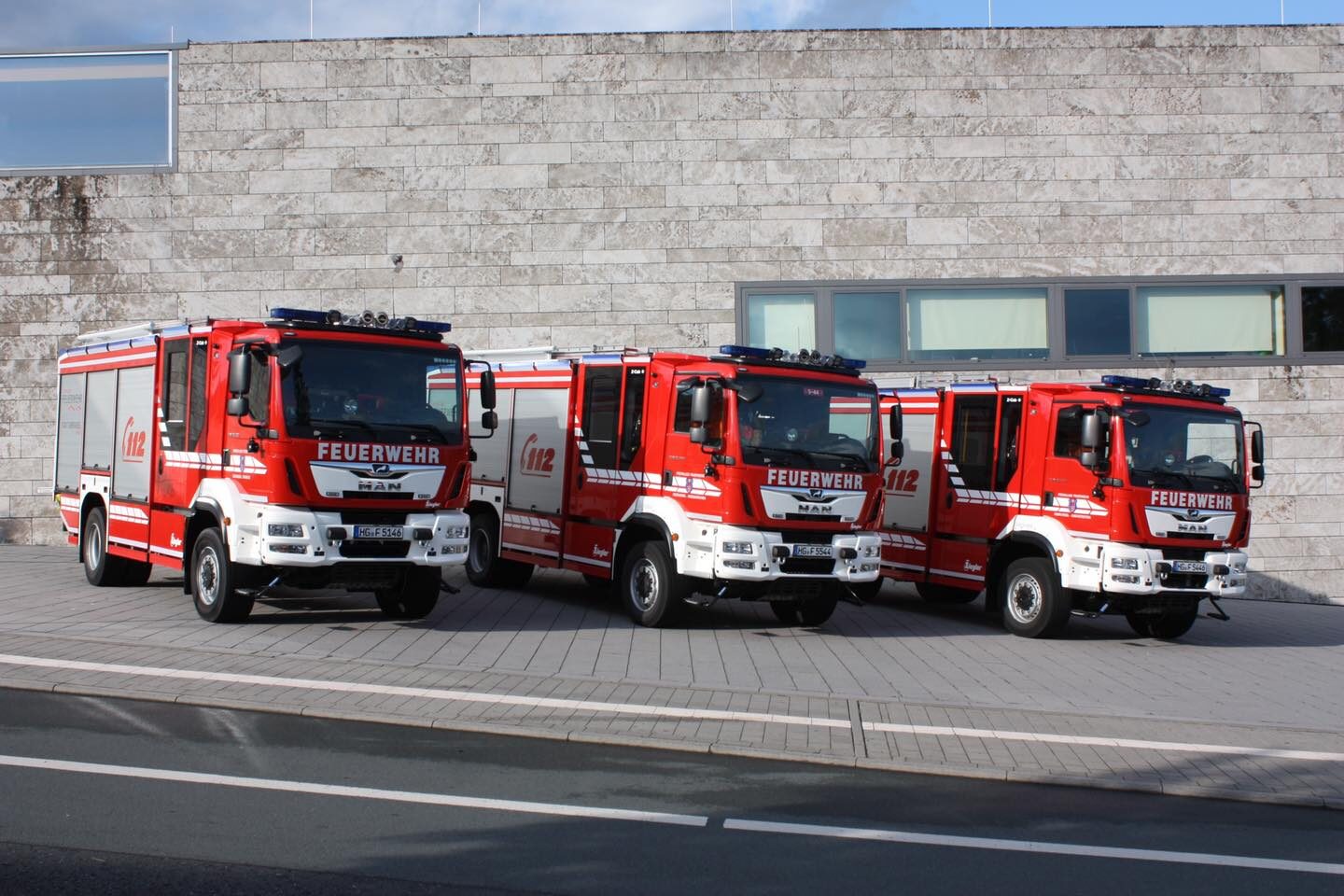 Drei Löschfahrzeuge der Feuerwehr Oberursel nebeneinander